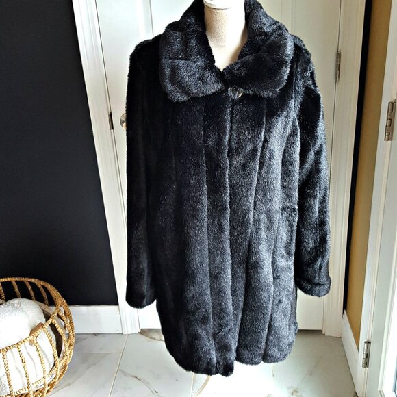 EXQUISITE Dennis Basso FAUX FUR COAT - Picture 1 of 6